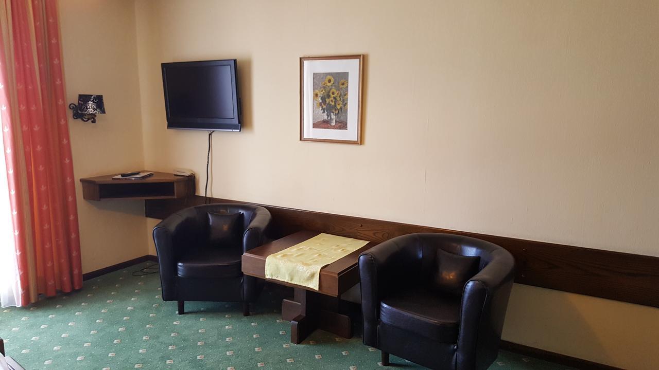 Hotel Kanz Villach Bagian luar foto